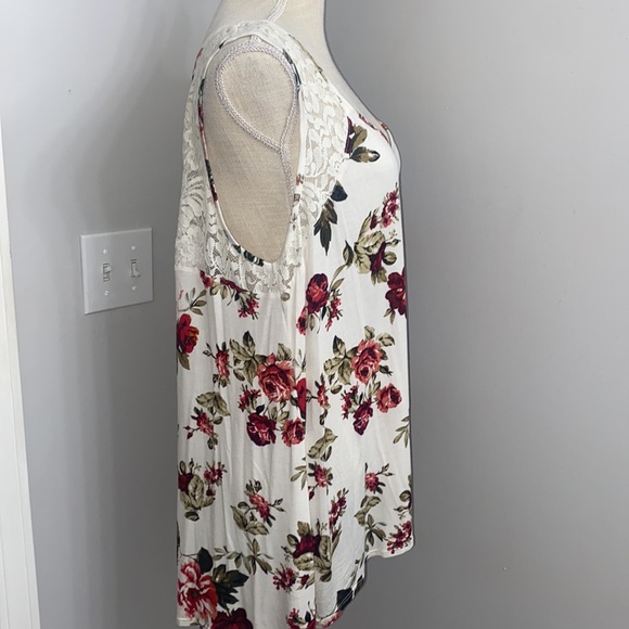 Ambiance Sleeveless Floral Blouse with Lace NWOT - Picture 3 of 8